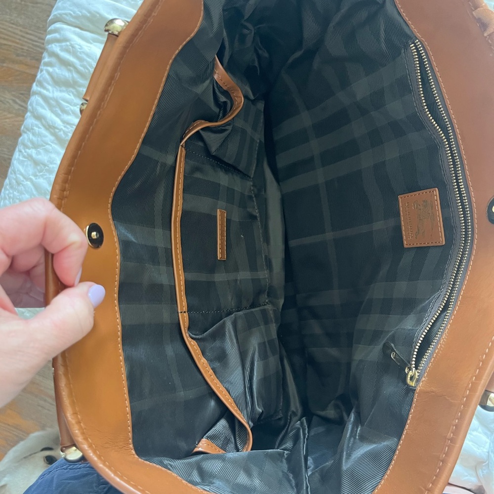 Burberry Quilted Grange Tote Large - Picture 8 of 8
